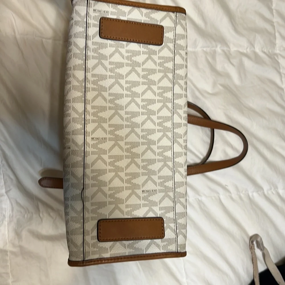 ๐ฅ LOWEST PRICE (small stain & imperfection) - Picture 5 of 15